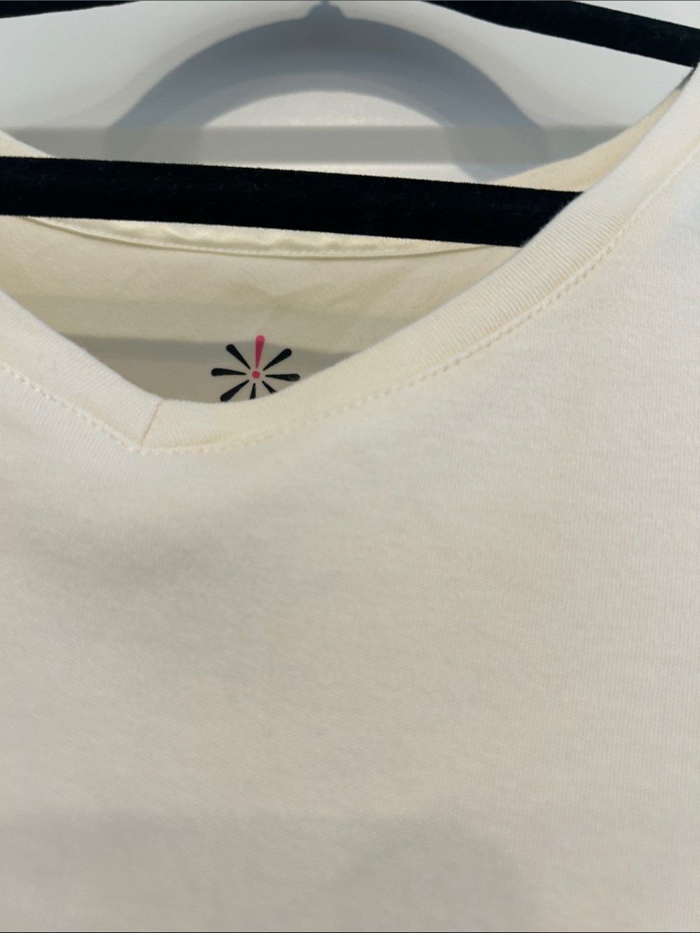 Cream V‑Neck Lightweight Layered Top High low hem Cream large 3/4 sleeve - Picture 3 of 5